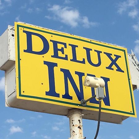 Deluxe Inn Midland Exterior photo