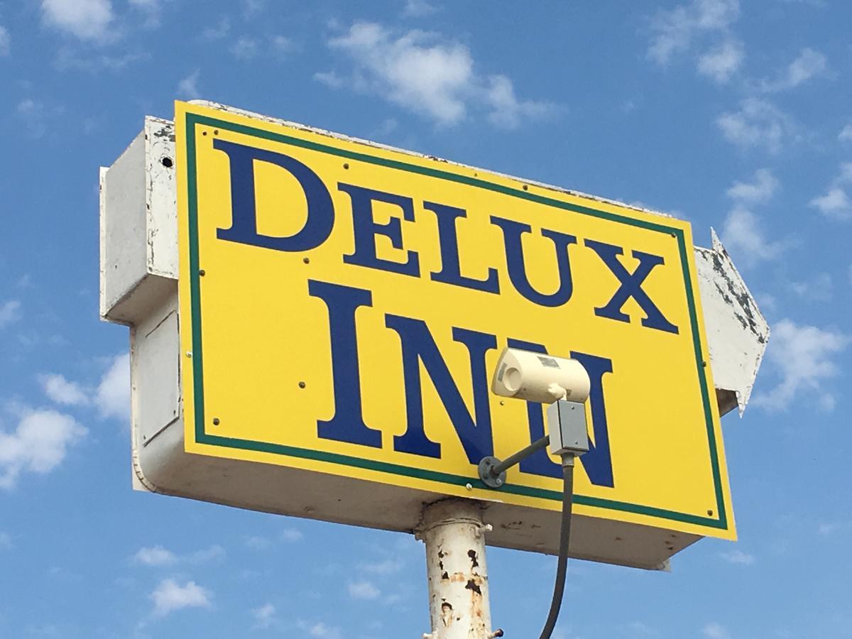 Deluxe Inn Midland Exterior photo